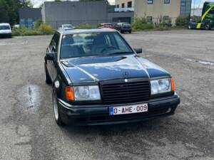 Image 5/8 of Mercedes-Benz 400 E (1991)