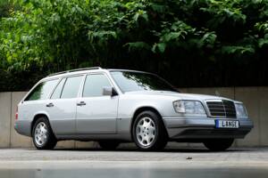 Bild 1/75 von Mercedes-Benz E 280 T (1994)