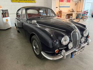 Image 6/22 of Jaguar 240 (1968)