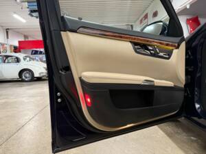 Image 6/18 of Mercedes-Benz S 450 4MATIC (2007)