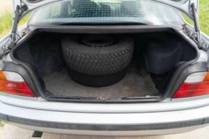 Image 26/40 de BMW 320i (1994)