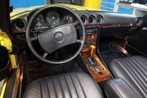Image 30/50 of Mercedes-Benz 500 SL (1983)