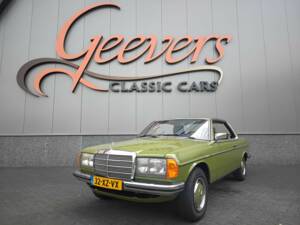 Immagine 1/50 di Mercedes-Benz 230 CE (1982)