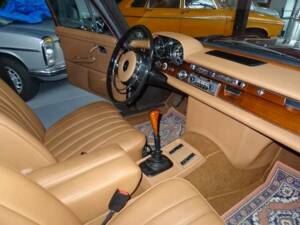 Image 21/32 de Mercedes-Benz 280 SE 3,5 (1971)