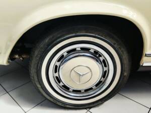 Image 26/58 de Mercedes-Benz 280 SL (1969)