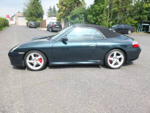 Bild 35/73 von Porsche 911 Carrera 4S (2004)
