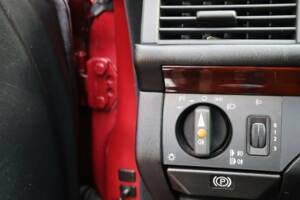 Image 27/50 of Mercedes-Benz E 220 (1994)