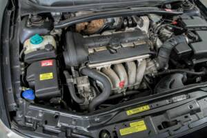 Bild 36/48 von Volvo V 70 2.4 (2006)