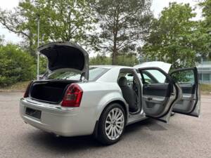 Image 29/50 of Chrysler 300 S (2008)