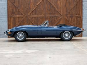 Image 4/36 of Jaguar E-Type 3.8 (1963)