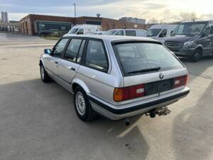 Image 3/8 of BMW 318i Touring (1993)
