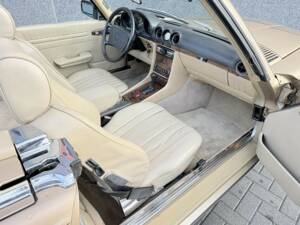 Image 30/50 of Mercedes-Benz 560 SL (1987)