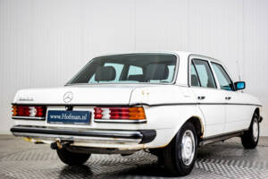 Bild 17/46 von Mercedes-Benz 240 D (1982)
