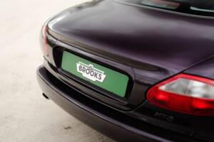 Image 17/42 of Jaguar XK8 4.0 (1999)