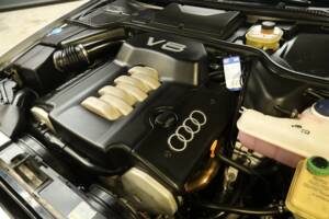 Immagine 36/50 di Audi A8 4.2 quattro (1995)