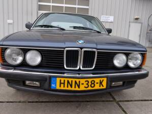 Bild 12/113 von BMW 735i (1986)