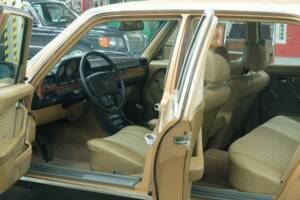 Image 18/50 de Mercedes-Benz 350 SE (1973)