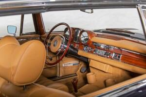 Imagen 23/34 de Mercedes-Benz 280 SE 3,5 (1969)