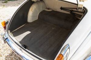 Image 13/50 of Jaguar Mk II 2.4 (1967)