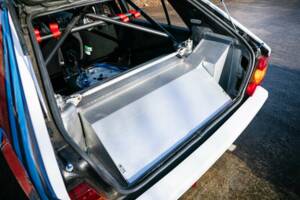 Afbeelding 40/50 van Lancia Delta HF Integrale Evoluzione I "Martini 5" (1989)