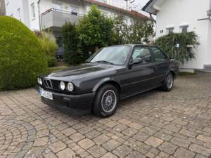 Bild 2/16 von BMW 320i (1991)