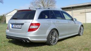 Imagen 4/18 de Mercedes-Benz C 63 AMG T (2010)