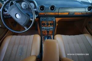 Image 8/17 of Mercedes-Benz 280 CE (1977)