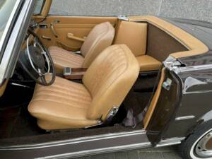 Immagine 23/36 di Mercedes-Benz 280 SL (1969)