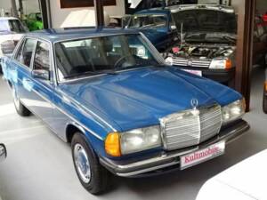 Bild 5/19 von Mercedes-Benz 240 D (1982)