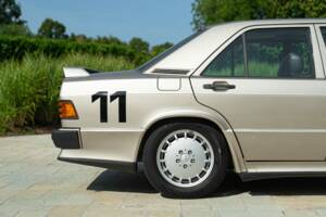 Image 22/50 of Mercedes-Benz 190 E 2.3-16 (1985)