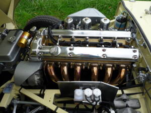 Immagine 16/27 di Jaguar E-Type 4.2 (1967)