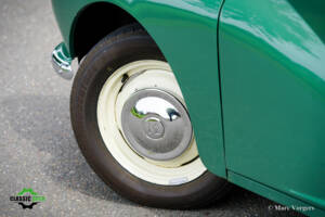 Image 38/43 of Morris Minor 1000 Traveller (1965)