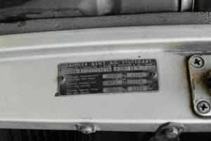 Image 33/49 de Mercedes-Benz 280 SE (1970)