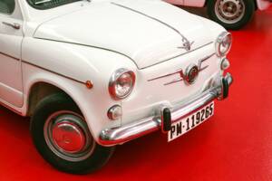 Image 2/32 of SEAT 600 D (1968)