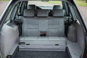 Image 18/66 of Mercedes-Benz 200 TE (1989)