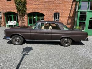 Image 2/20 of Mercedes-Benz 280 SE 3,5 (1971)