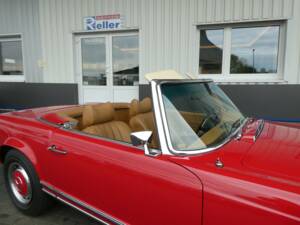 Image 22/27 of Mercedes-Benz 280 SL (1969)