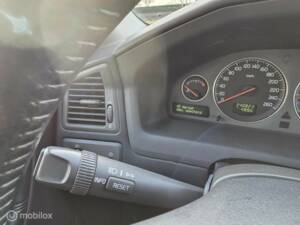 Bild 18/33 von Volvo V 70 2.4 (2002)