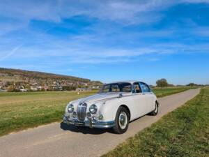Image 1/27 of Jaguar Mk II 2.4 (1967)