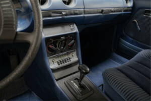 Image 16/27 of Mercedes-Benz 230 (1977)