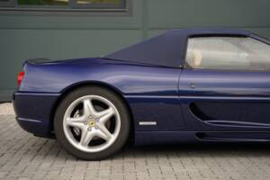 Image 23/50 de Ferrari F 355 Spider (1998)