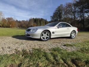Image 74/89 of Mercedes-Benz SL 500 (2002)