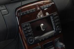 Image 29/50 of Mercedes-Benz CL 500 (2002)