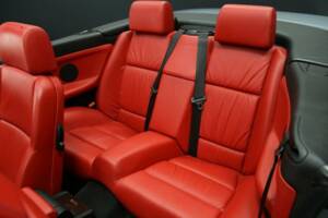 Immagine 26/50 di BMW 328i (1997)