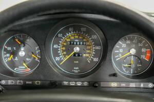 Afbeelding 17/24 van Mercedes-Benz 560 SL (1988)