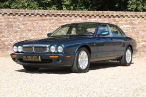 Bild 29/50 von Jaguar XJ 8 4.0 Executive (2001)