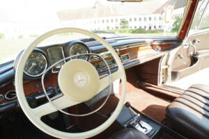 Afbeelding 30/73 van Mercedes-Benz 280 SE (1969)