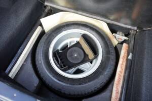 Image 40/50 de Ferrari 365 GT4 2+2 (1974)