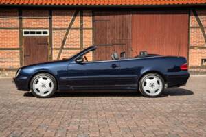 Bild 13/61 von Mercedes-Benz CLK 320 (2002)