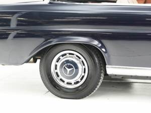 Image 12/15 of Mercedes-Benz 220 SE b (1964)